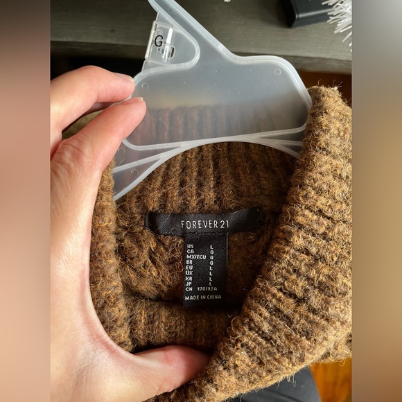 Knitted sweater - Picture 8 of 10